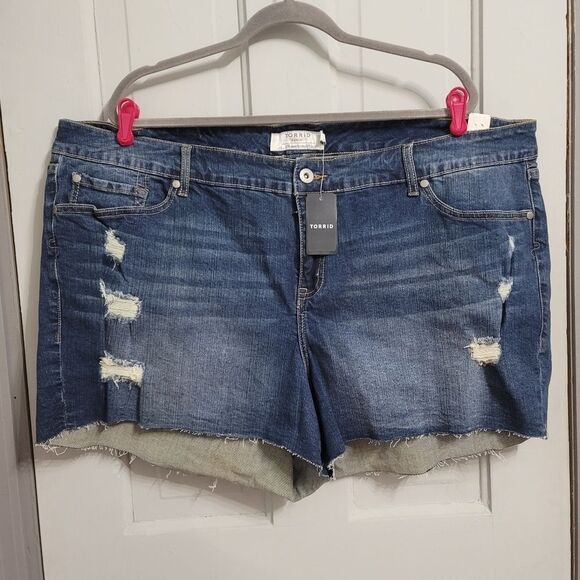 TORRID Skinny Short Short - Distressed Dark Wash - Picture 2 of 6